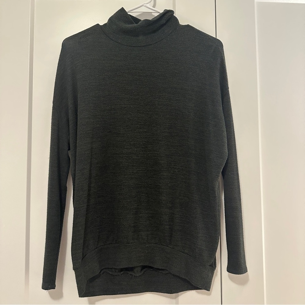 Wilfred Free Aritzia Heathered Green Turtleneck Oversized Fit Size XXS Women’s